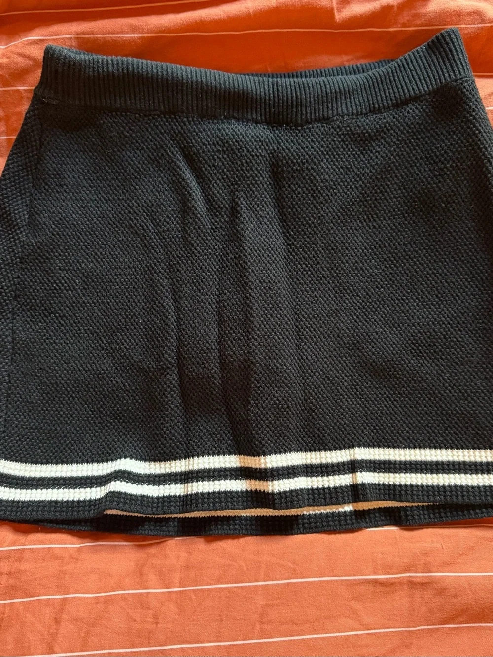 ALO Yoga Black Knit Skirt with White Stripe